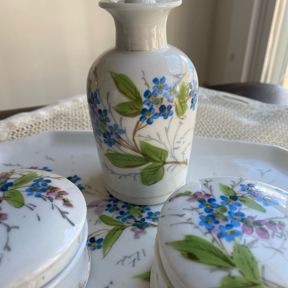 Vintage vanity set white with flowers Cottagecore Shabby Chic